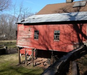 Photo - Before the barn addition was torn down